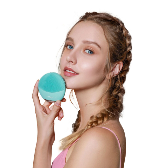 FOREO LUNA Mini 3 Dual-Sided Face Brush For All Skin Types - Mint - USB Plug - Image 4