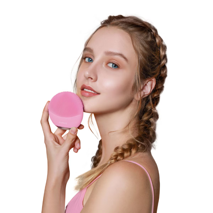 FOREO LUNA Mini 3 Dual-Sided Face Brush For All Skin Types - Pearl Pink - USB Plug - Image 4